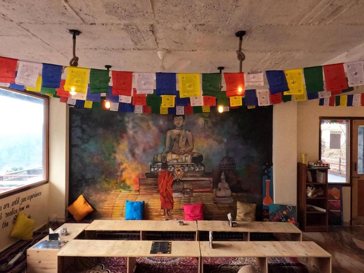 Cafe Monkbase- Food And Stay Manali  Exterior photo