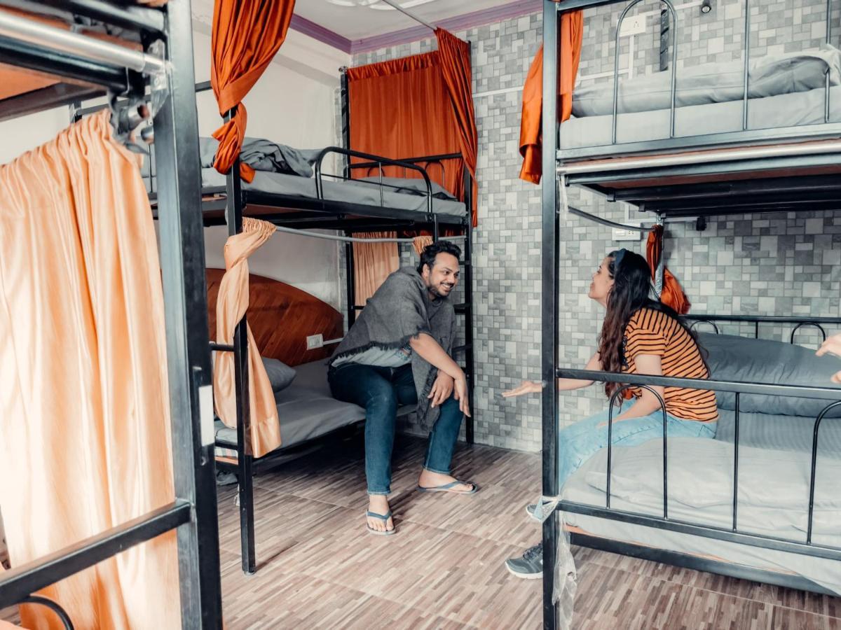 Cafe Monkbase- Food And Stay Manali  Exterior photo
