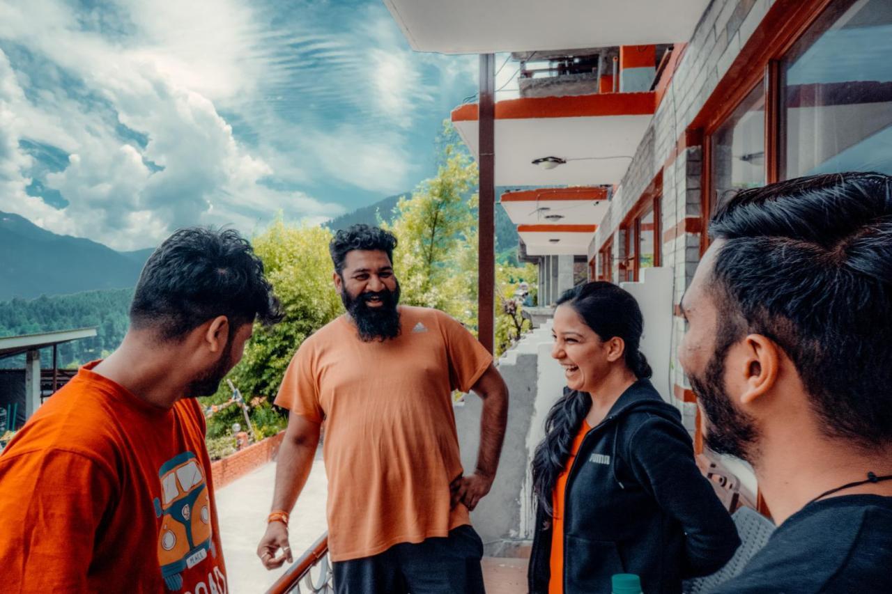 Cafe Monkbase- Food And Stay Manali  Exterior photo