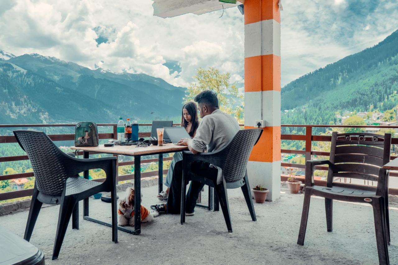Cafe Monkbase- Food And Stay Manali  Exterior photo
