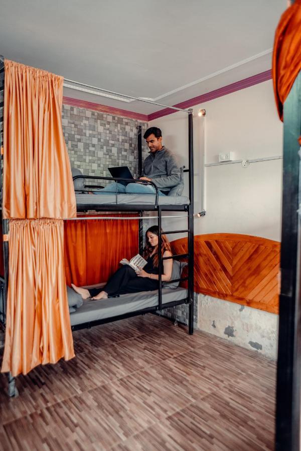 Cafe Monkbase- Food And Stay Manali  Exterior photo